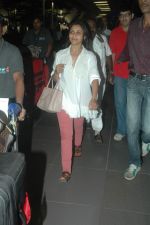 Rani Mukherjee snapped at airport, Mumbai on 25th Aug 2011 (12).JPG